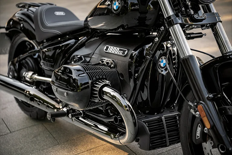 blacked out style der bmw r18